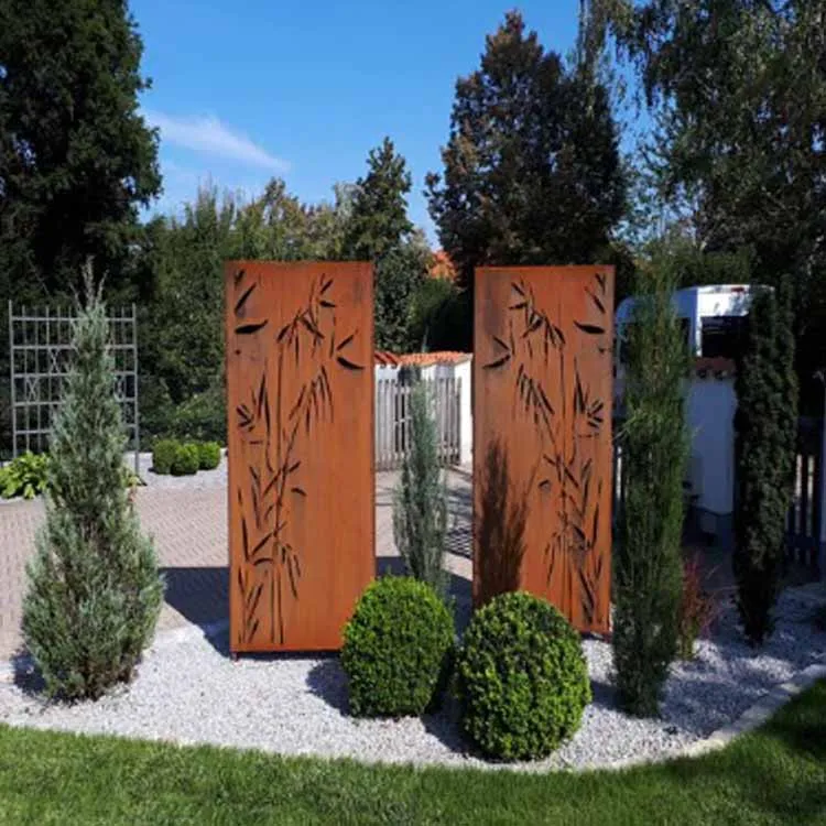 Kawm Corten Fence Screen