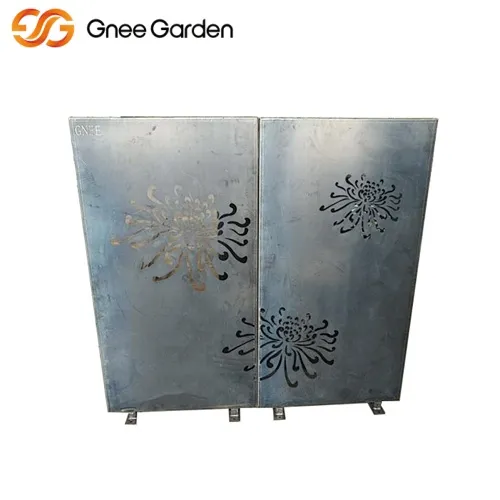 Corten vaj screen nrog chrysanthemum motifs